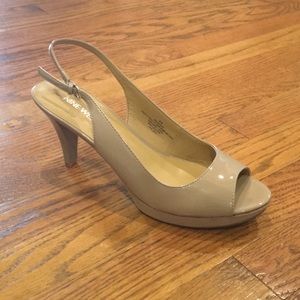 NWT Nine West Taupe peep toe sling back size 9